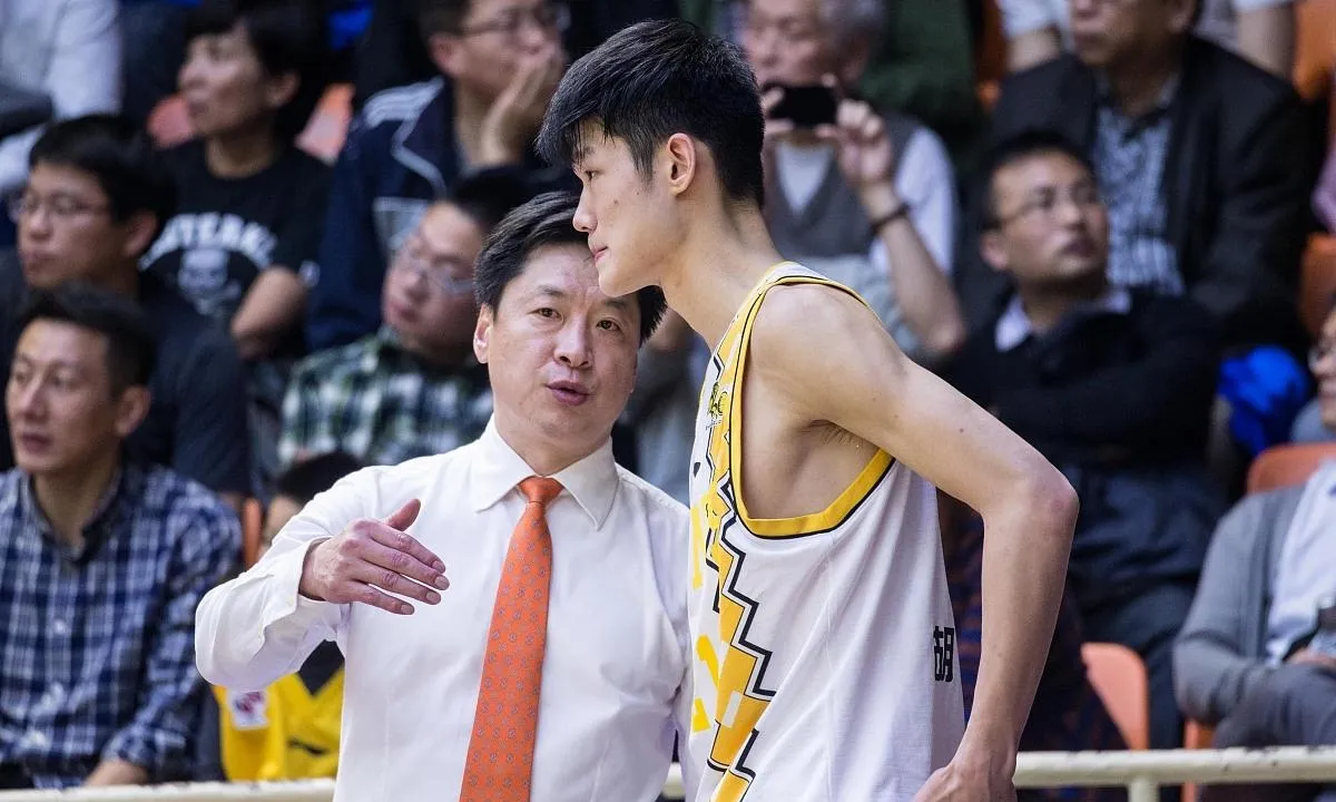 Jinnianhui-关于赛地聚焦：CBA常规赛转会期热度飙升，深圳男篮门线救险，态度坚定，更衣室氛围转暖的信息