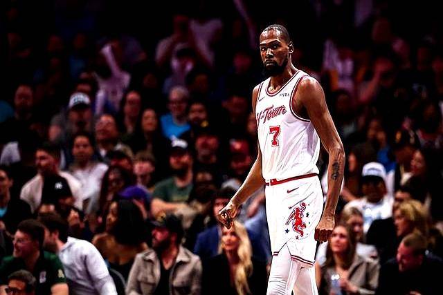 Jinnianhui-包含杜兰特在巴黎圣日耳曼比赛中出色防守，关键助攻引发热议！的词条