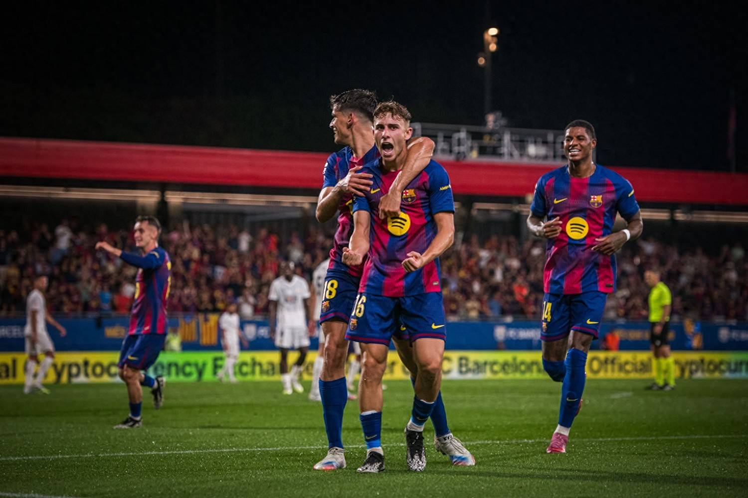 关于莱万多夫斯基连续二十场比赛得分超过精彩发挥,巴塞罗那挑战极限!的信息 关于莱万多夫斯基连续二十场比赛得分超过精彩发挥,巴塞罗那挑战极限!的信息